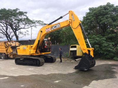 感謝客戶，交車JCB JS205履帶式挖土機，機械式引擎，使用簡單維修方便，ECO先進油壓系統，減少油耗提高效能。
