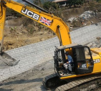 感謝客戶的信任～選擇JCB JS205 挖土機！