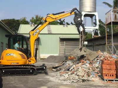 感謝客戶購置JCB 8050 ZTS 搭配破碎機與抓夾