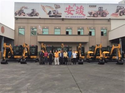 ＊感謝客戶購置7台 51R-1 迷你型挖土機   ＊敬祝 工程順利！！！