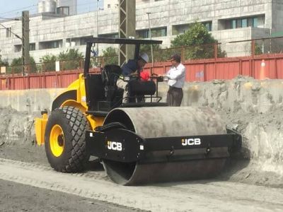 感謝客戶購置 JCB震動壓路機VM115