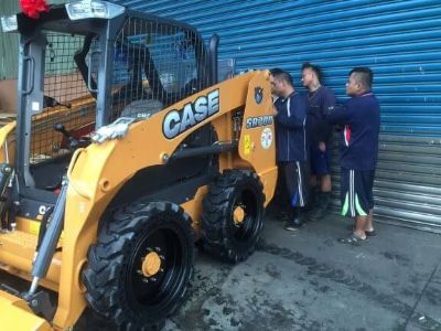 感謝客戶購置CASE SR200鏟裝機