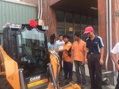 感謝客戶購置CASE SR175鏟裝機