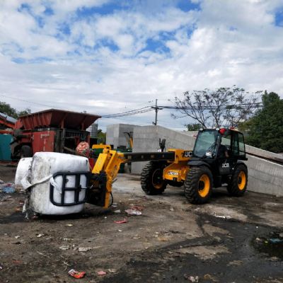 感謝客戶購置JCB 531-70伸縮臂式多功能作業車搭配抱夾