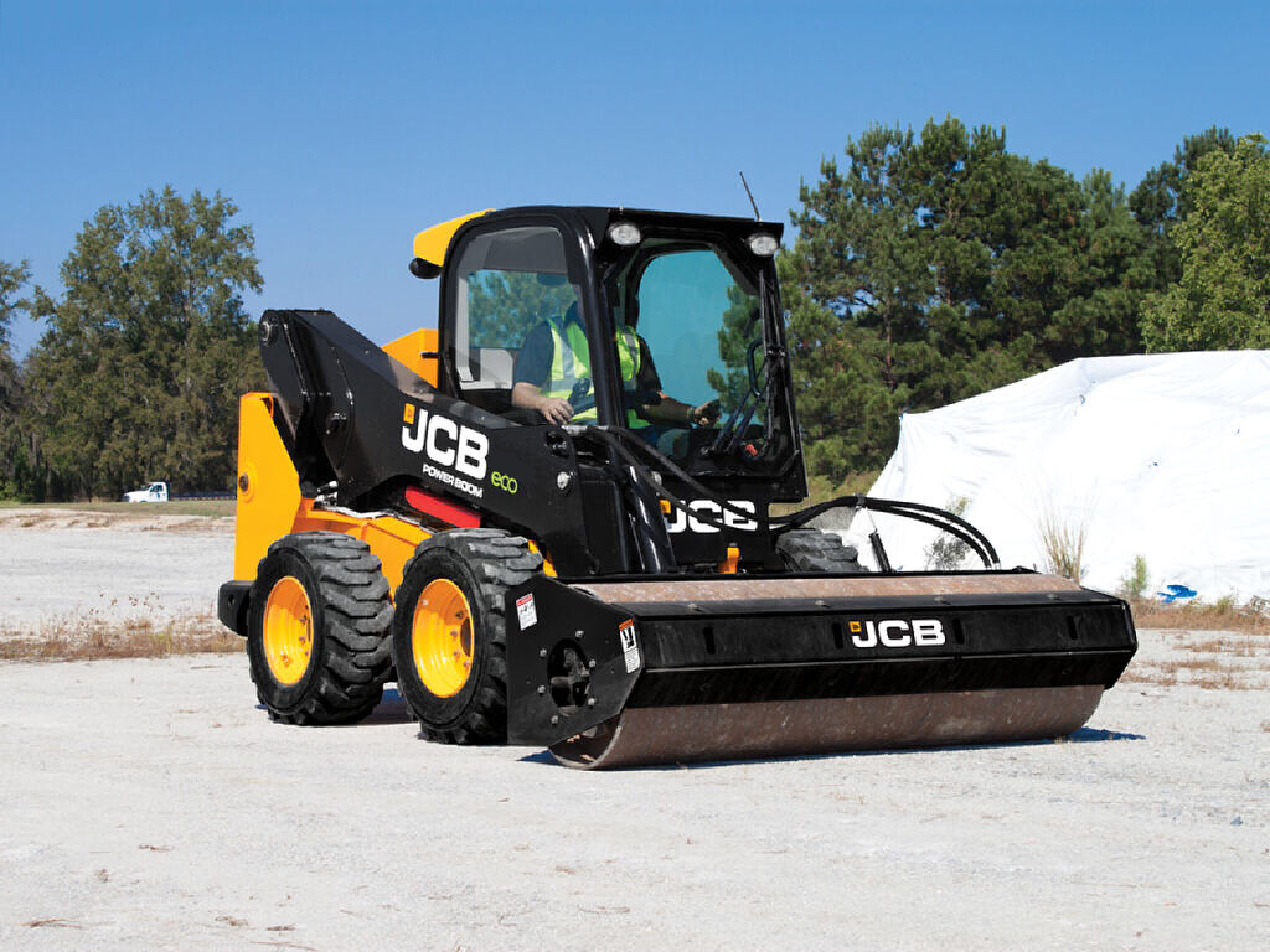 JCB 205 鏟裝機-小山貓-側邊開門安全設計