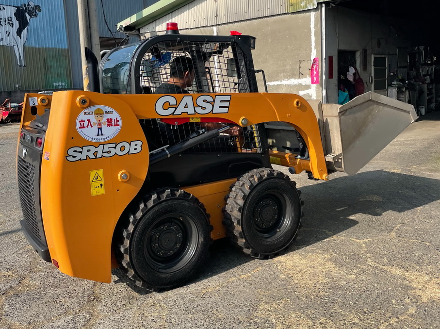CASE SR150B 鏟裝機-佳士牌小山貓-輕巧型靈活作業