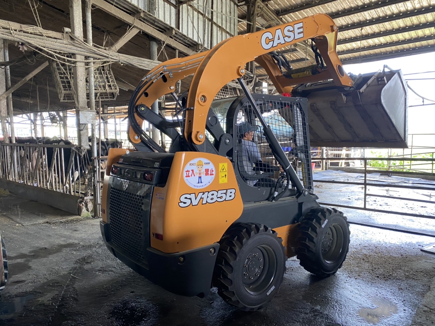 CASE SV185B 鏟裝機-佳士牌小山貓-冷氣房型式